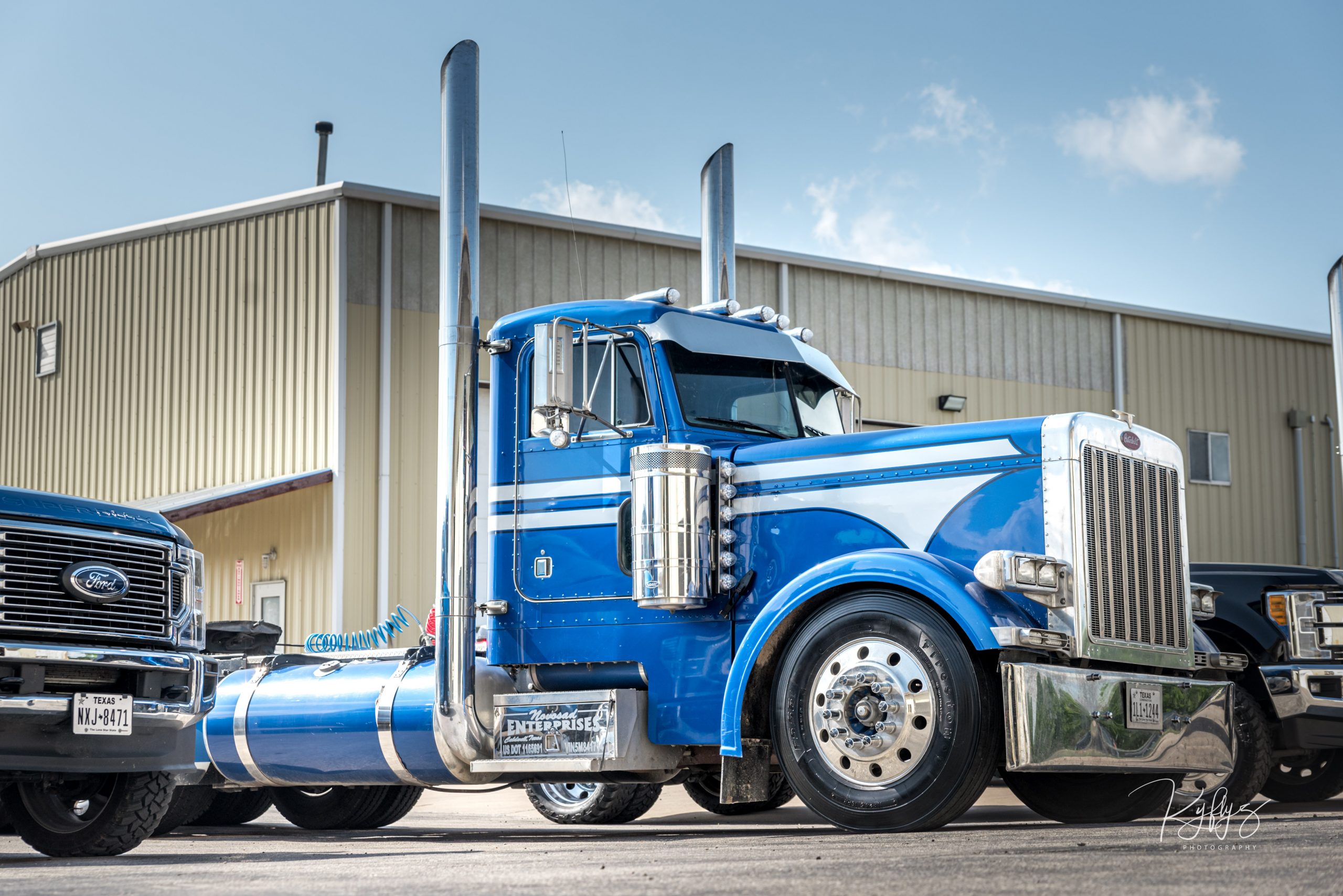 ABOUT Equipment Express Inc.